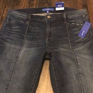 Apt 9 mid rise Capri size 14